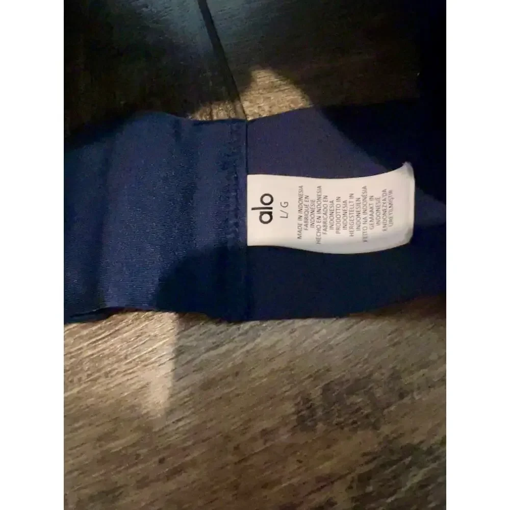 Alo Yoga Airlift Line Up Bra in Navy 98$